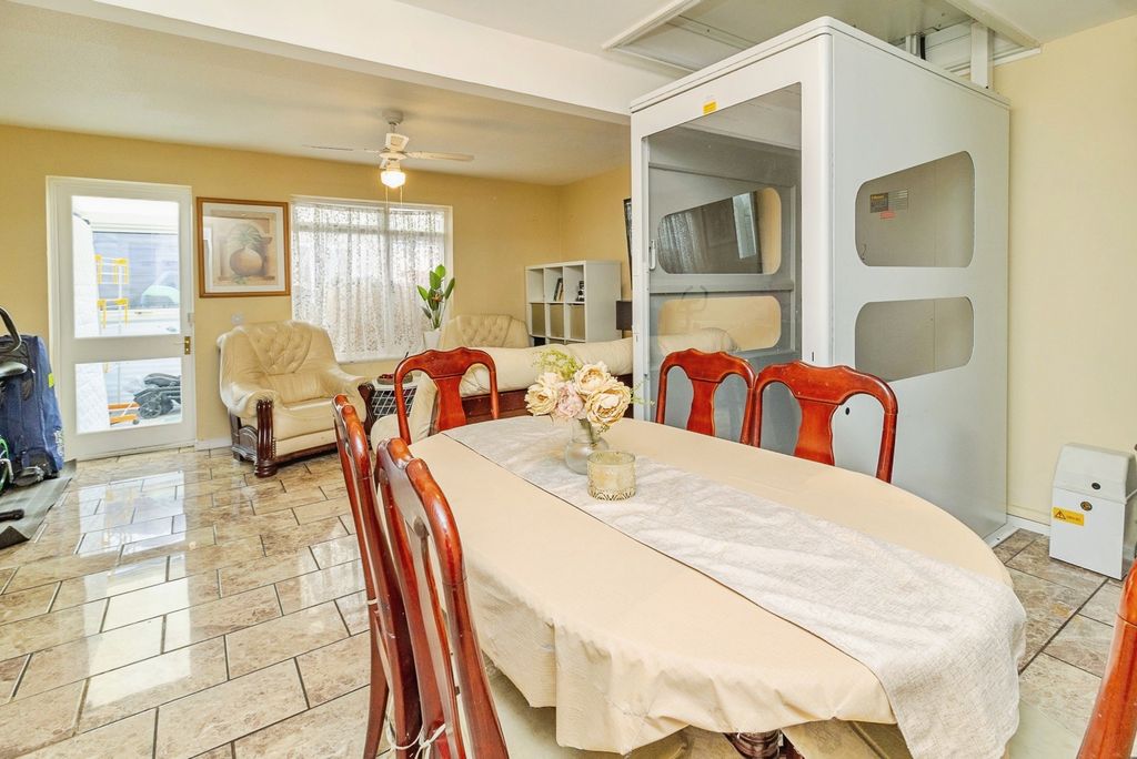 Property photo 3 of 20 Pbox-Img.Jpg