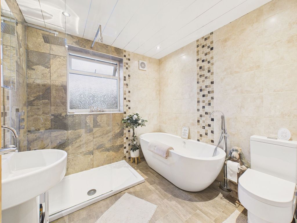 Property photo 3 of 13 Bathroom