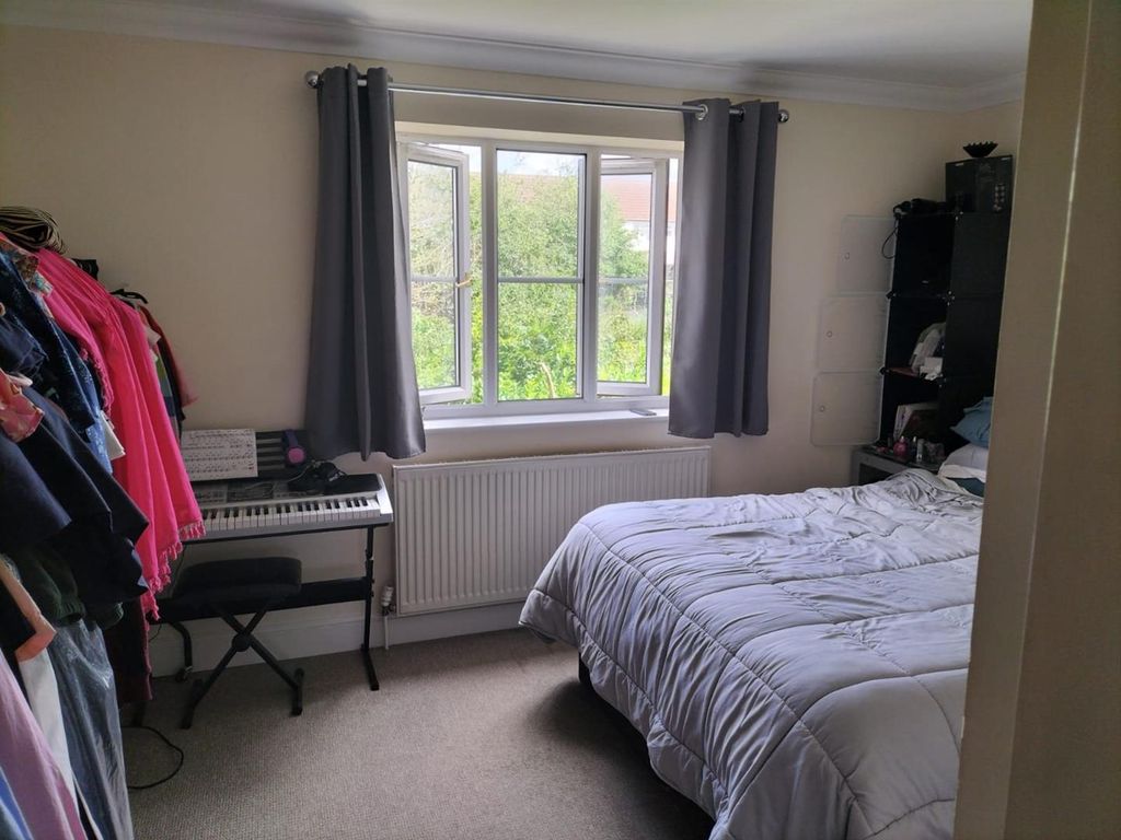 Property photo 3 of 7 Bedroom .Jpg