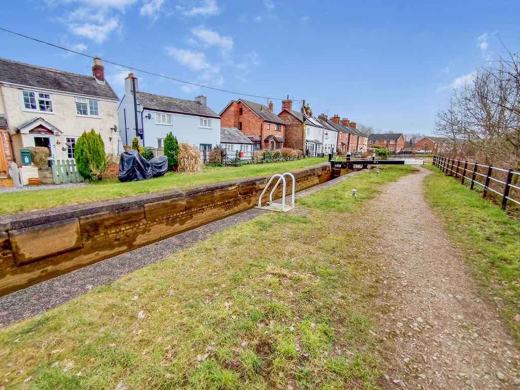 Property photo 3 of 25