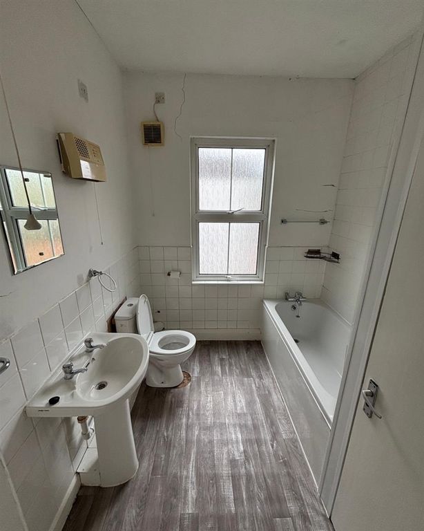 Property photo 2 of 6 39B Advertising - 1.Png