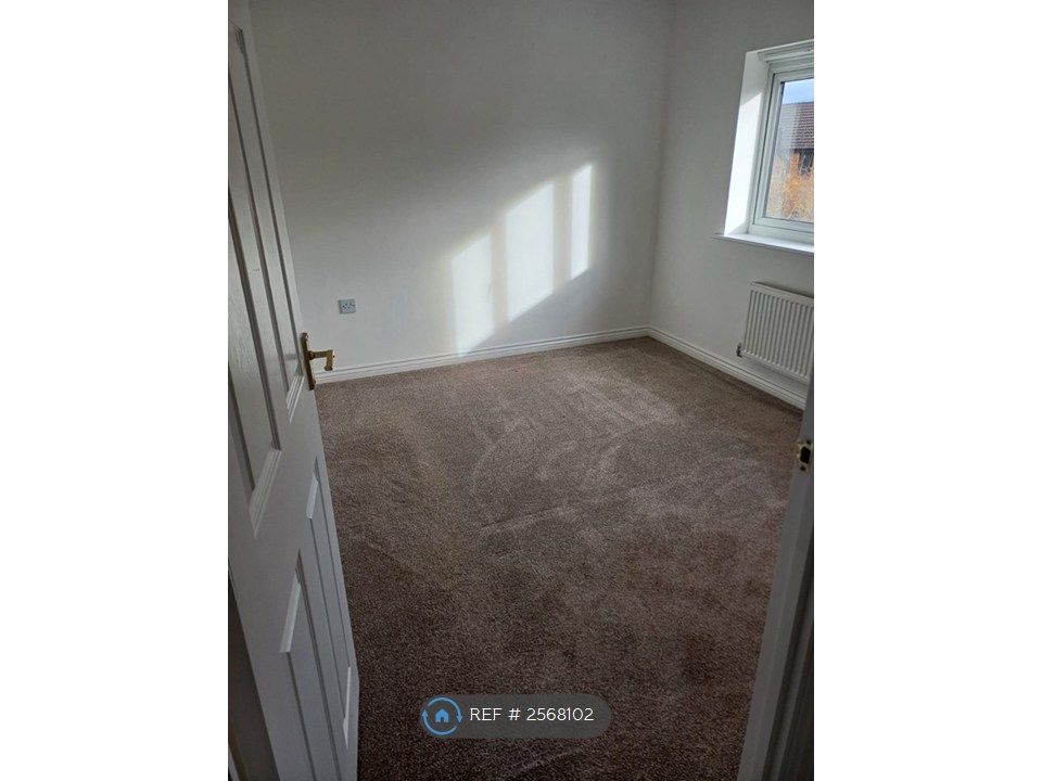 Property photo 2 of 8 Bedroom