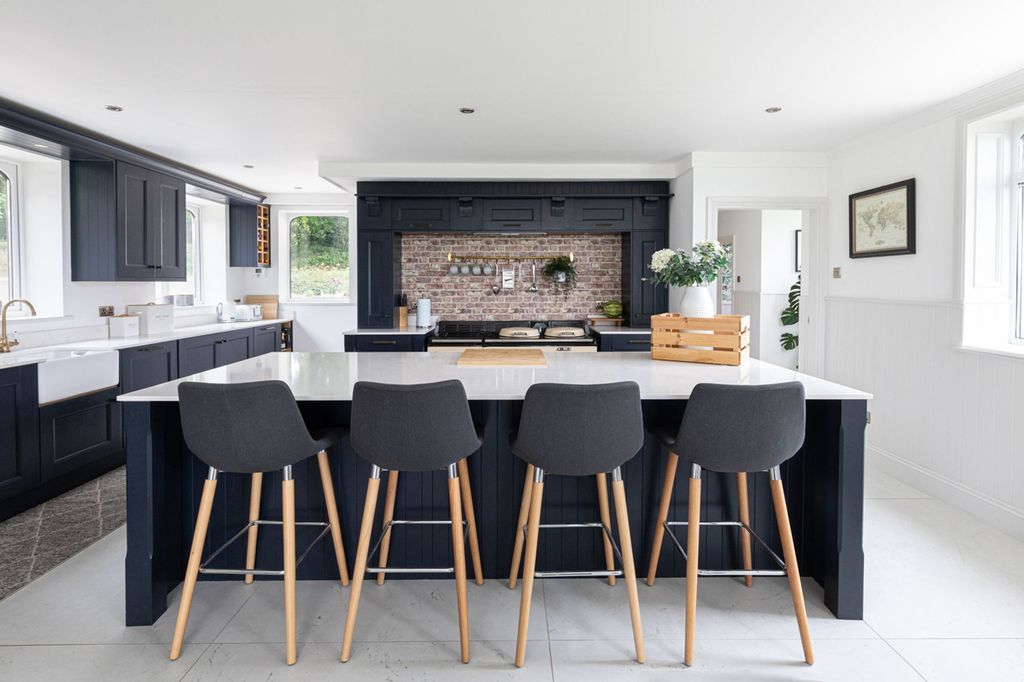 Property photo 2 of 31