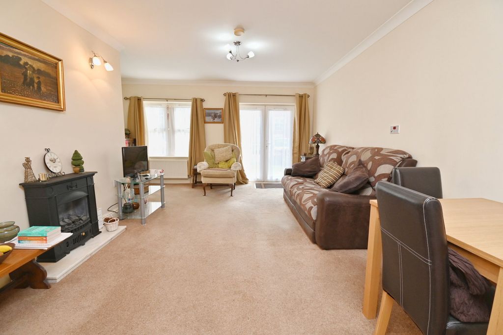 Property photo 2 of 8