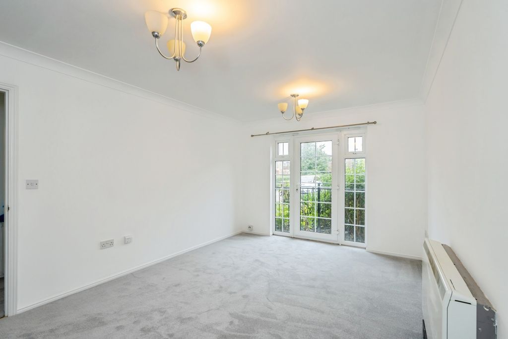 Property photo 3 of 9 Photo