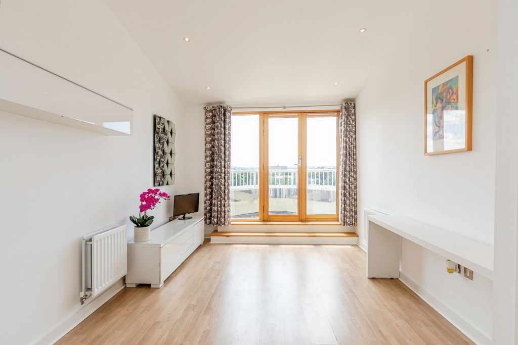 Property photo 3 of 13 Photo