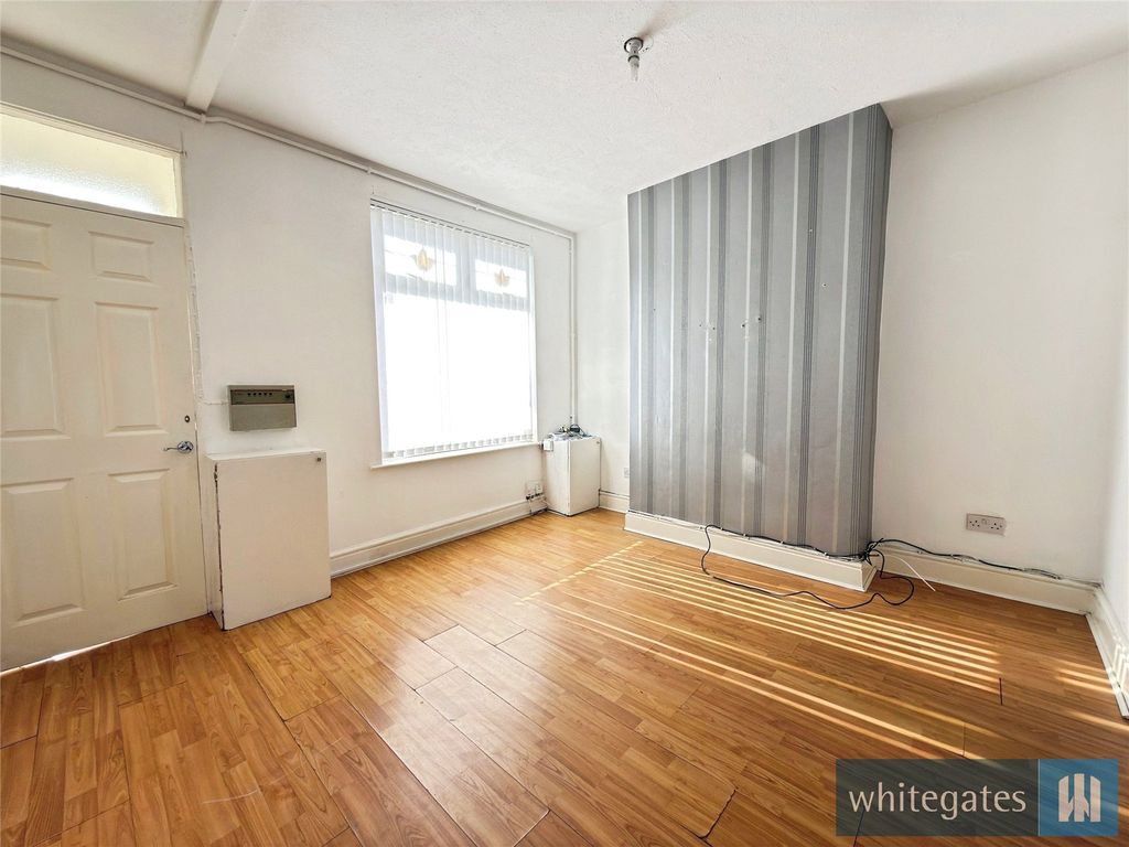 Property photo 3 of 12 Picture No. 10