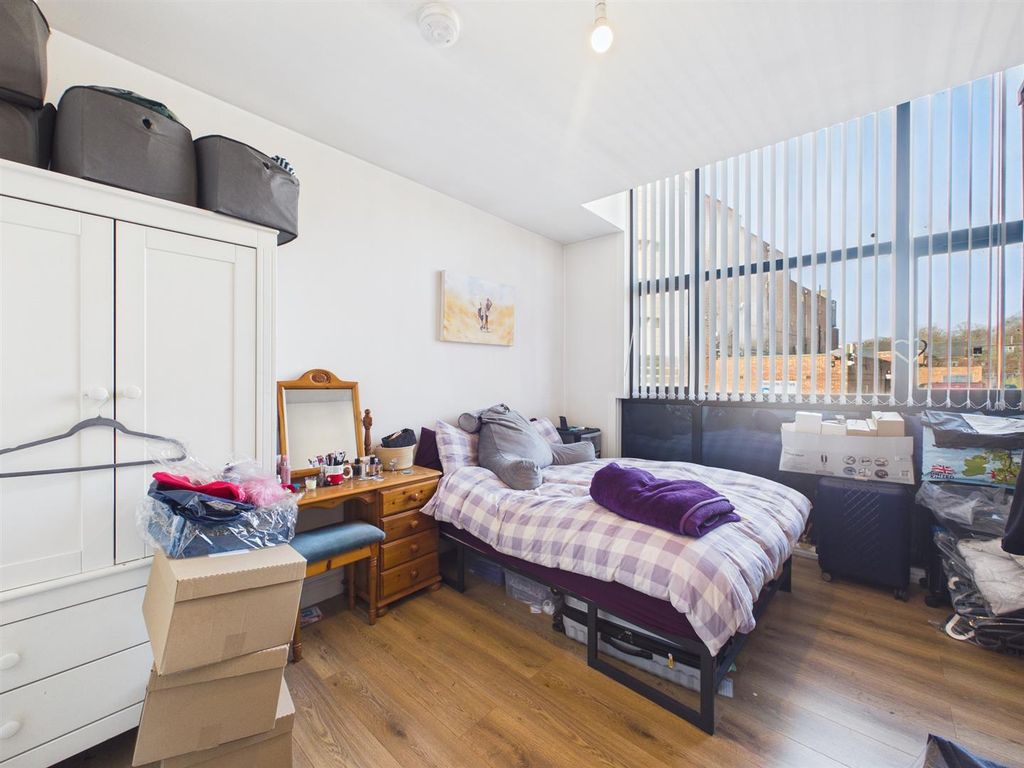 Property photo 3 of 6