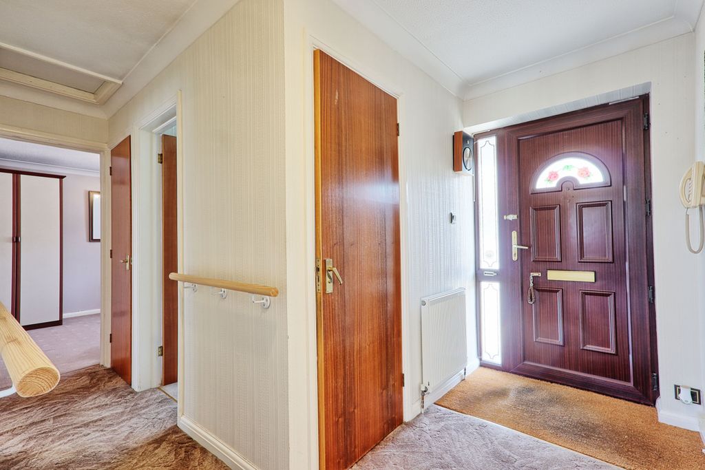 Property photo 2 of 32