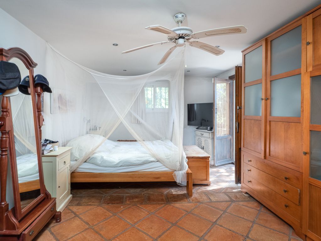 Property photo 1 of 35