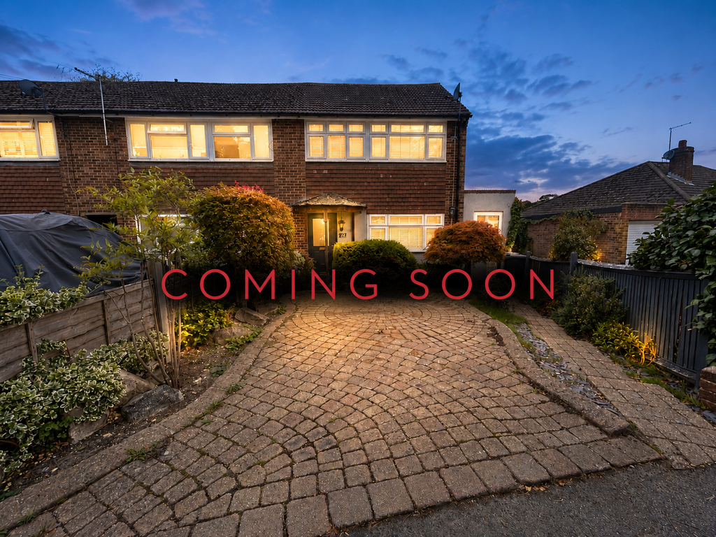 Property photo 1 of 1 4 Bed House In Knaphill