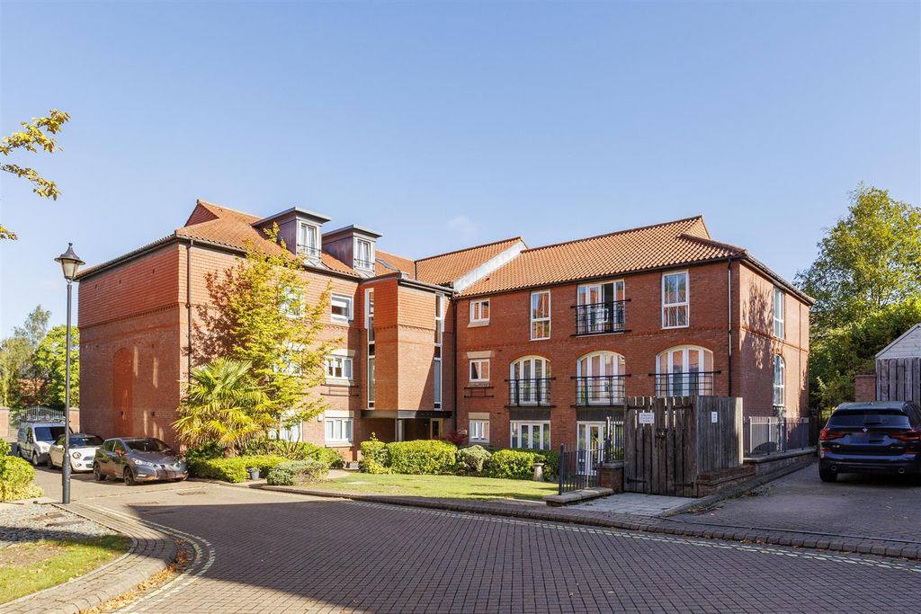 Property photo 1 of 33 Flat_5_Masters_House_1.Jpg