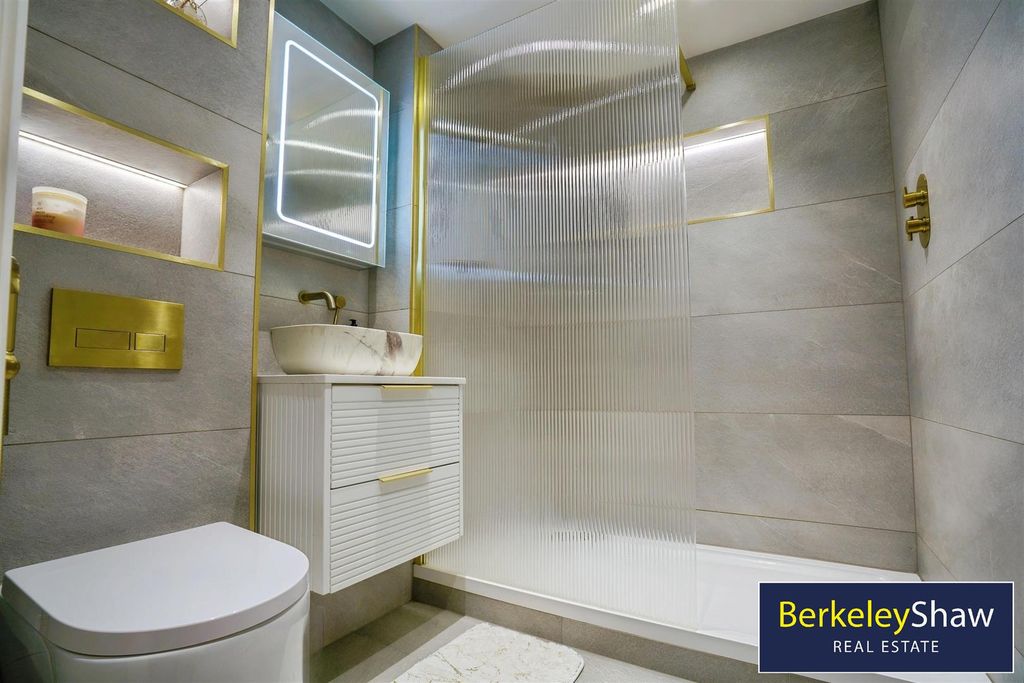 Property photo 2 of 21 Shower Room