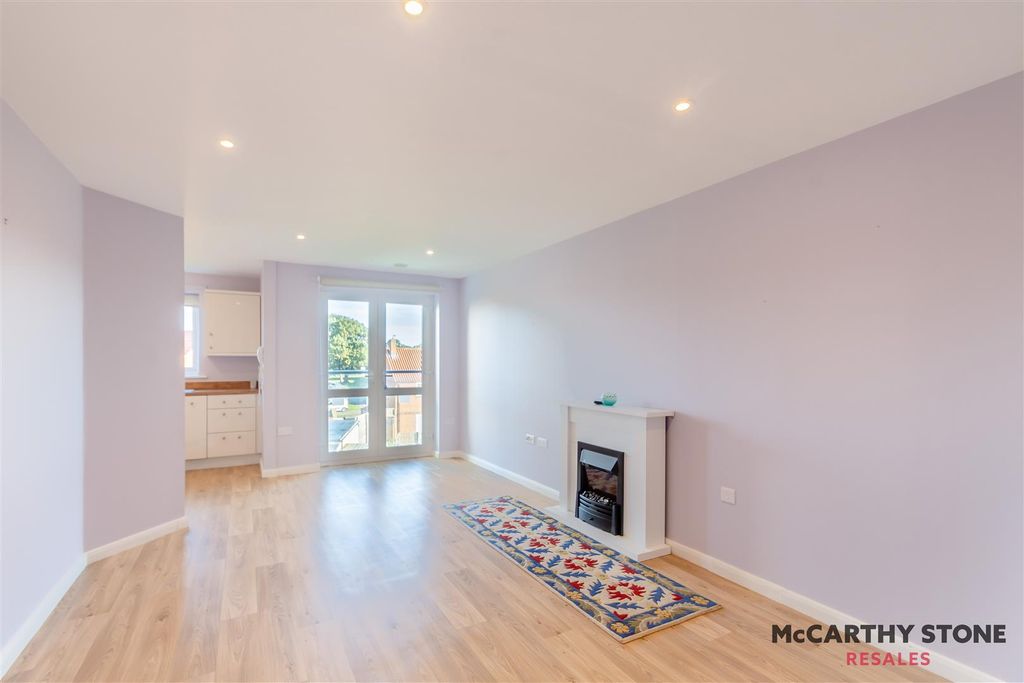 Property photo 2 of 28 8624793-Interior08.Jpg