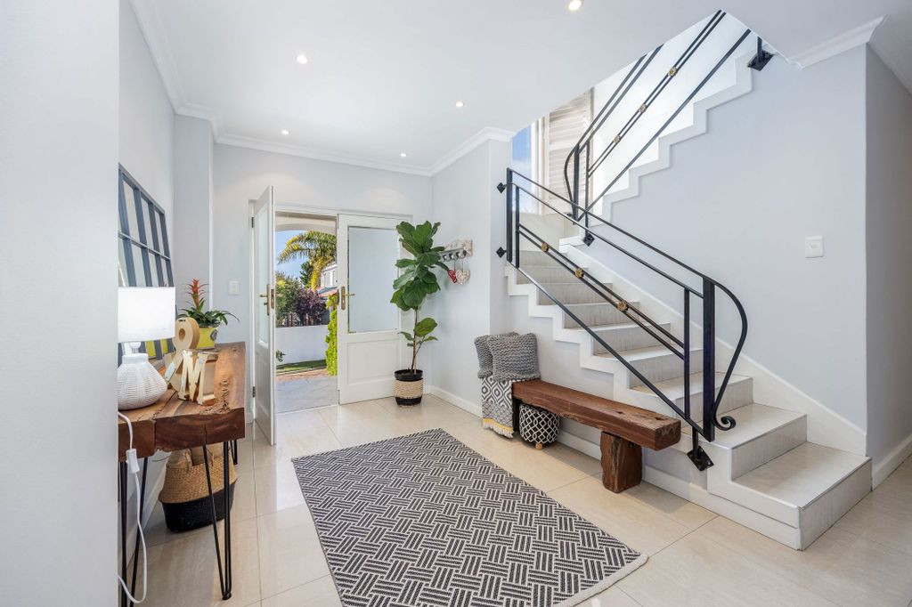 Property photo 2 of 43 Dbv1737927