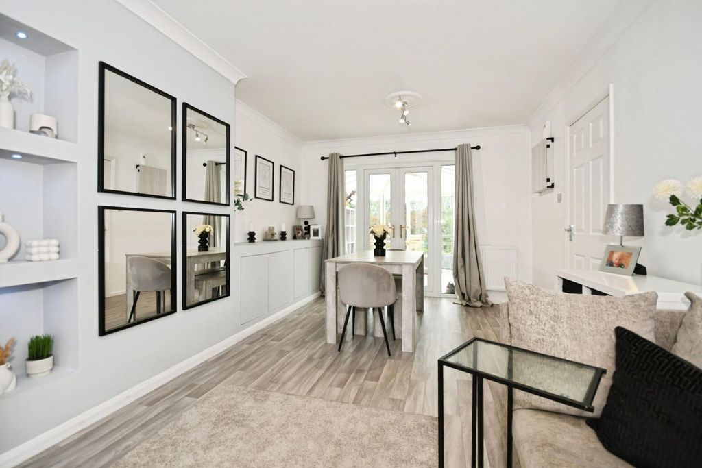 Property photo 3 of 21 Lounge 04.Jpg