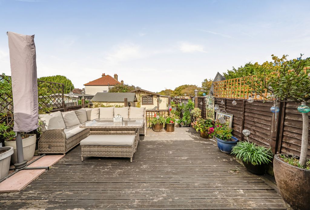 Property photo 3 of 9 1514488-3-6A9Ec5A...
