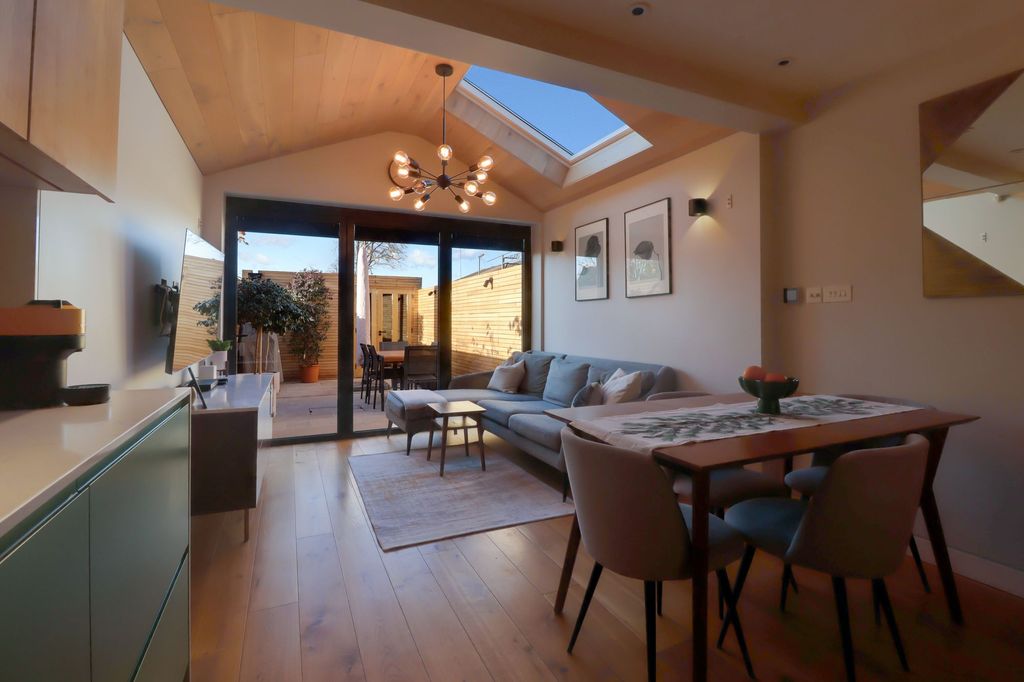 Property photo 3 of 21