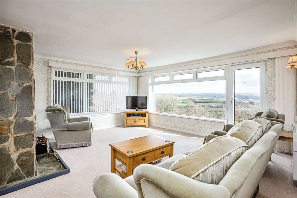 Property photo 3 of 17 Picture No. 10