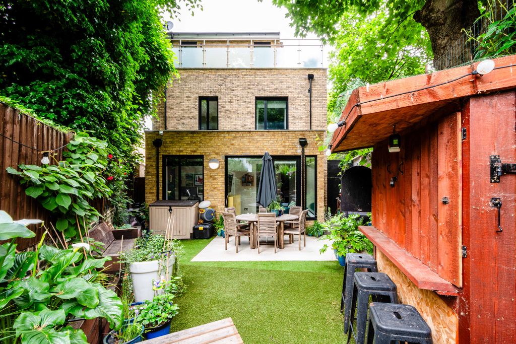Property photo 1 of 11 1