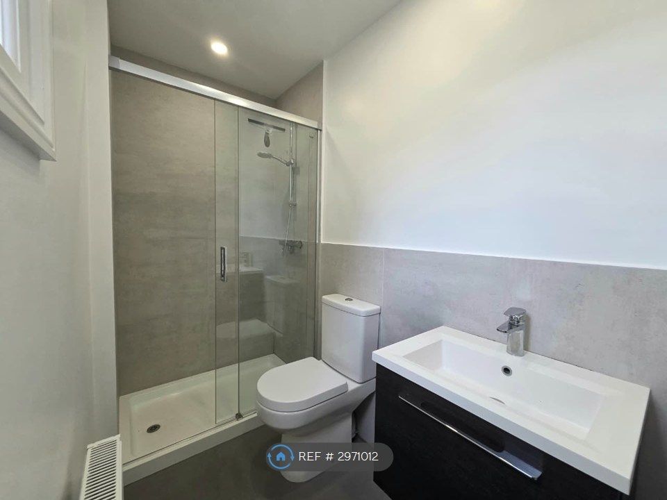Property photo 2 of 6 Bathroom
