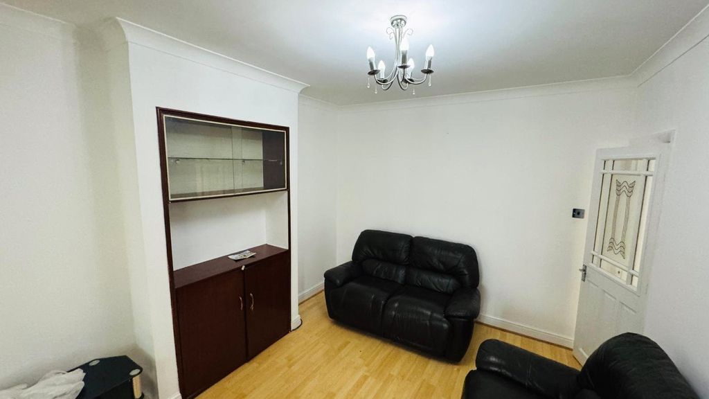 Property photo 2 of 18 Picture No. 08