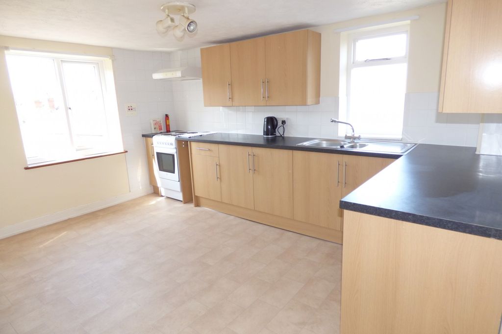 Property photo 2 of 7 Kitchen