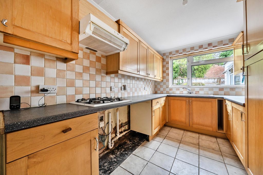 Property photo 2 of 10 Kitchen