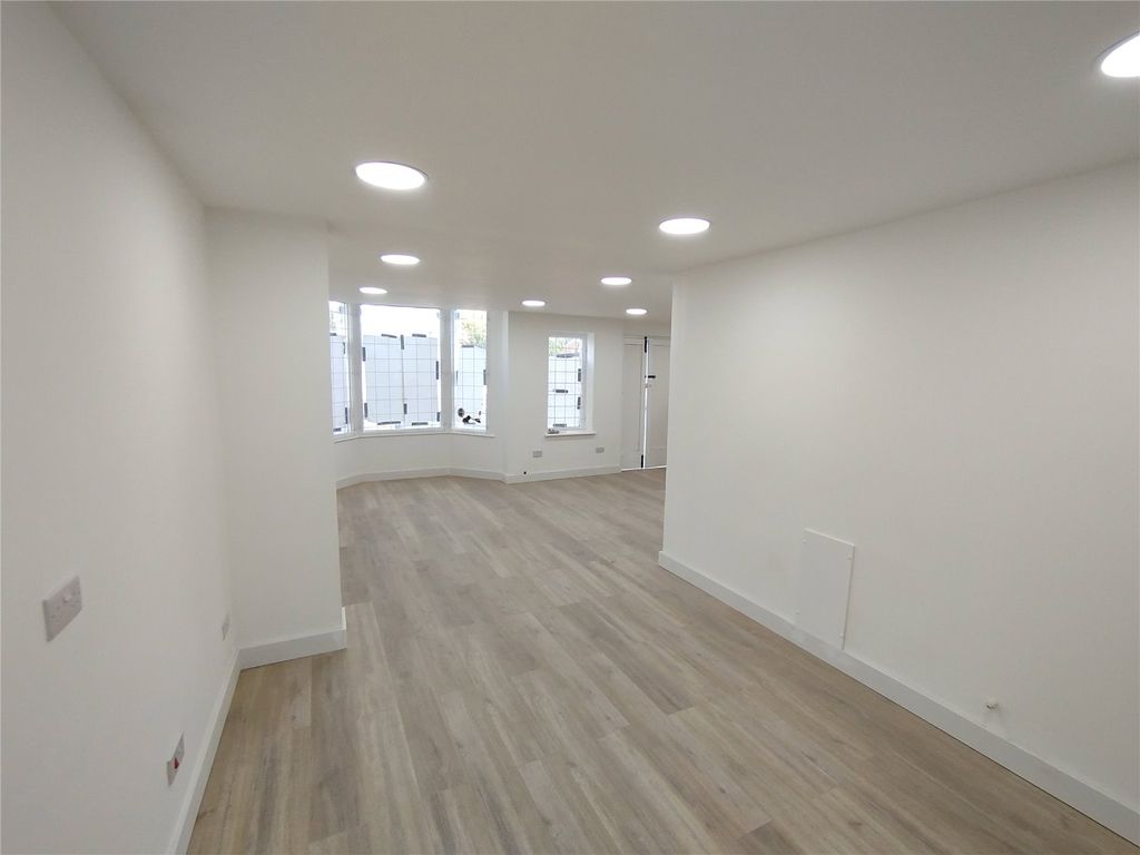 Property photo 3 of 7 Picture No. 04