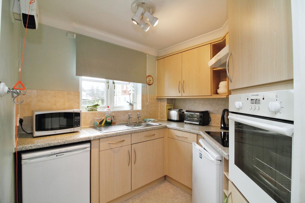 Property photo 3 of 12 Kitchen