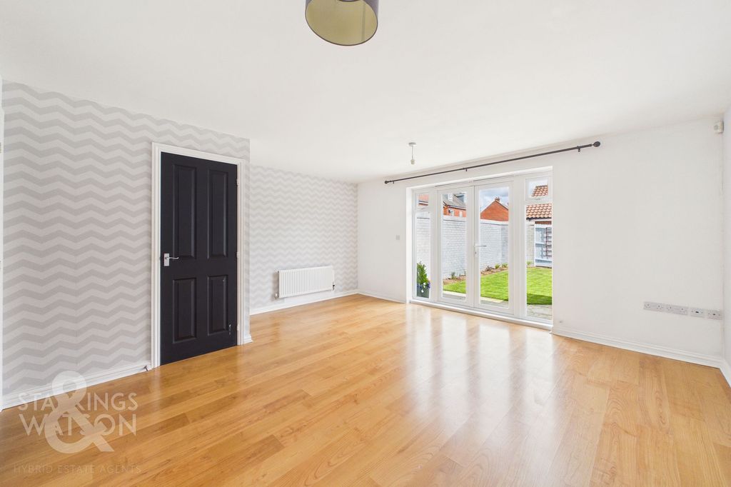 Property photo 2 of 25