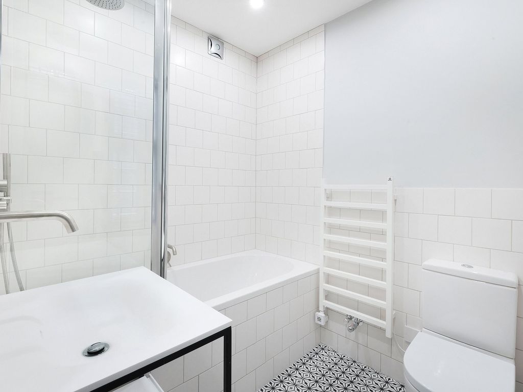 Property photo 3 of 9 Fouberts Place