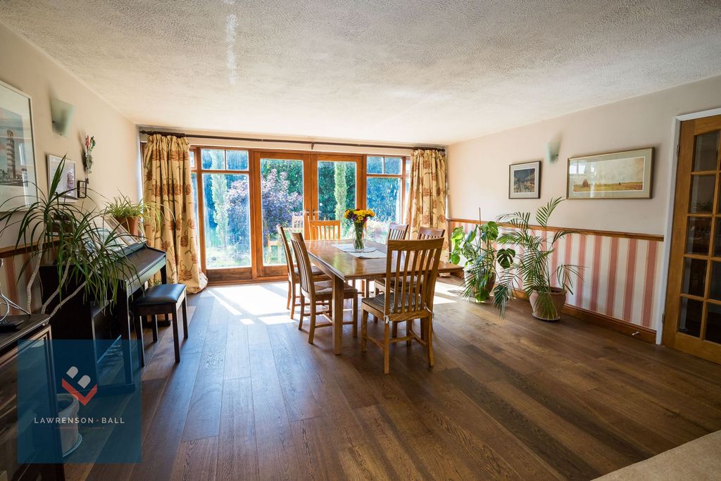 Property photo 3 of 28 Dining Area
