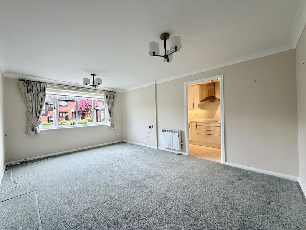 Property photo 2 of 14 Lounge