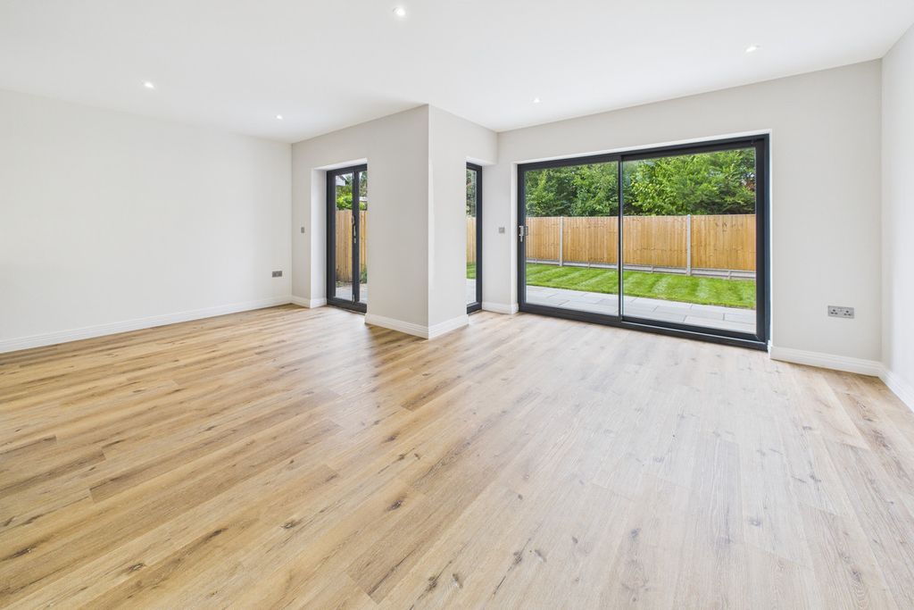 Property photo 2 of 21