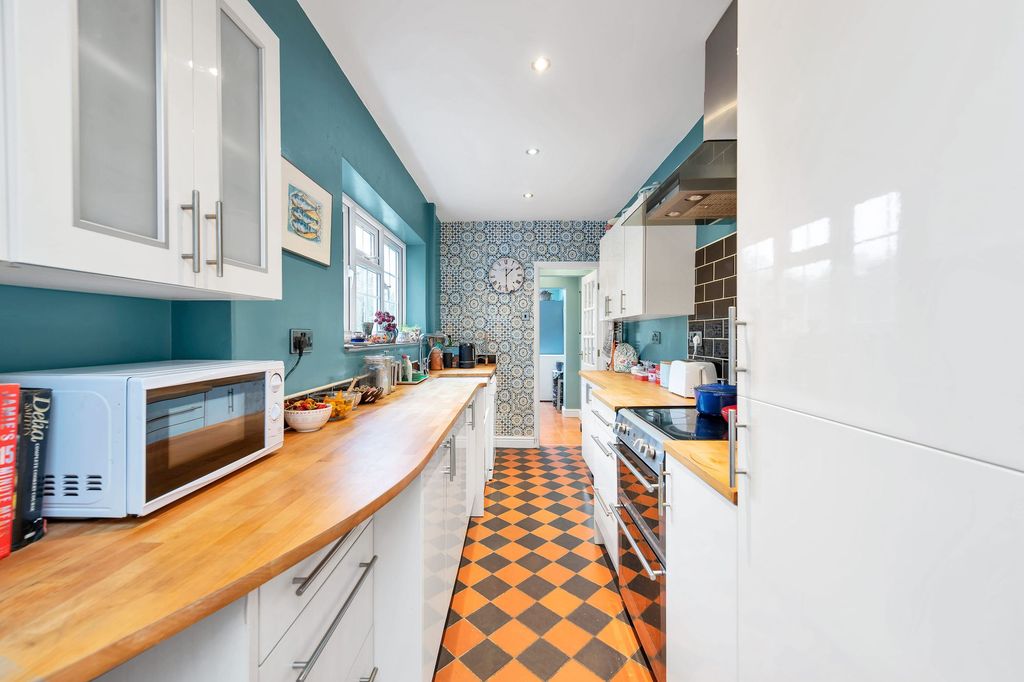 Property photo 2 of 17