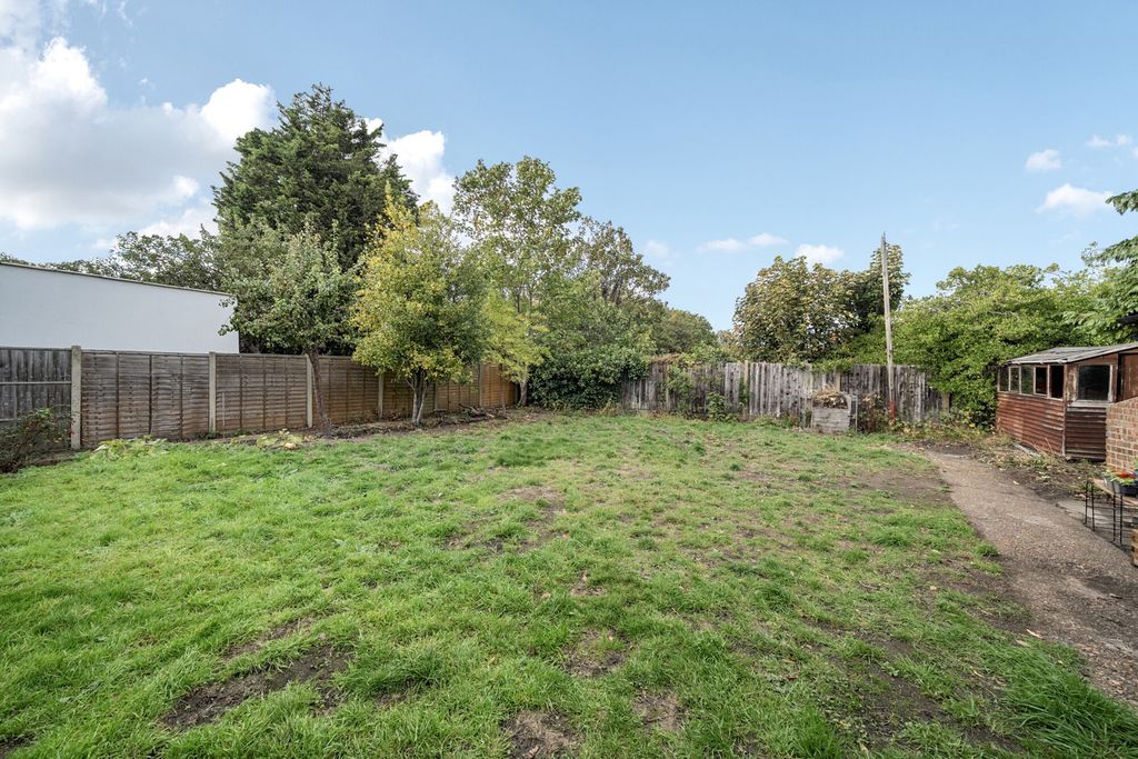 Property photo 2 of 23 Garden