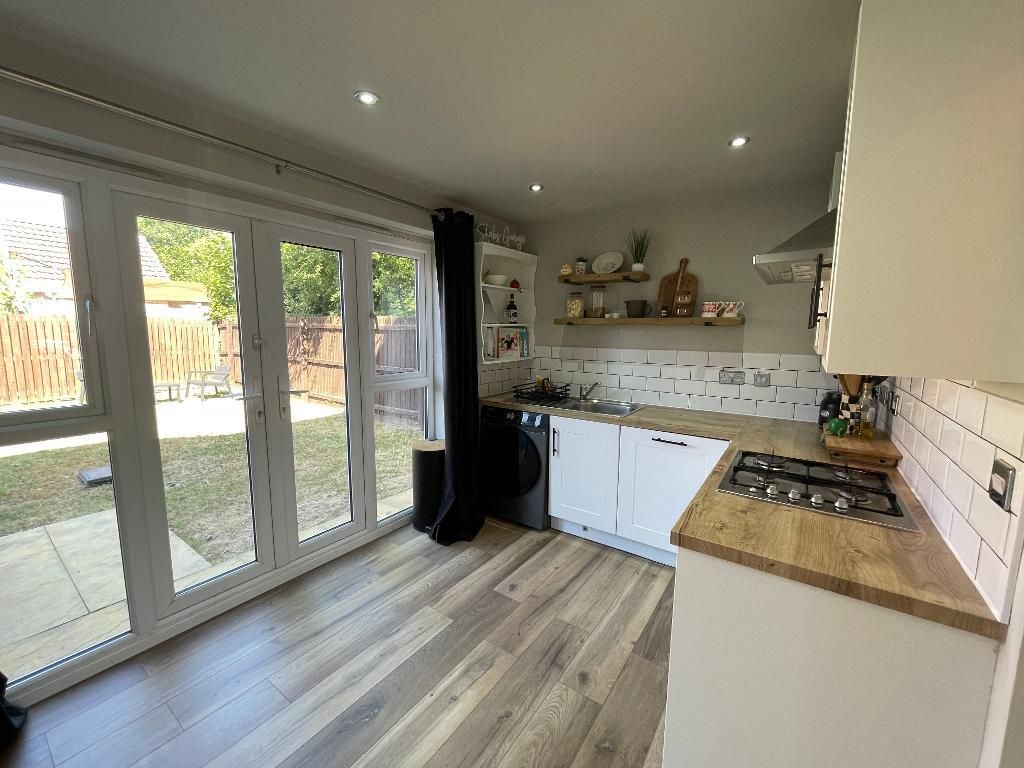 Property photo 2 of 11 Kitchen