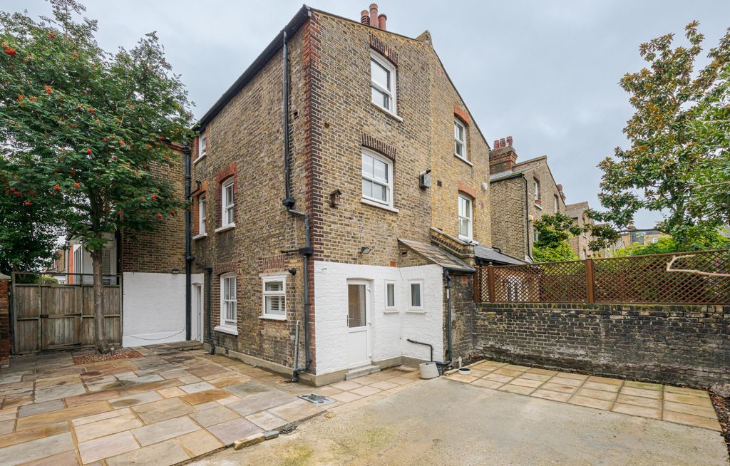 Property photo 2 of 12