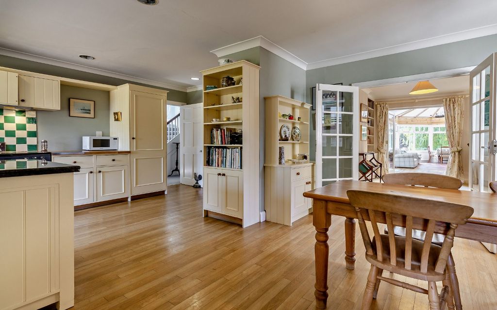 Property photo 3 of 23 Kitchen