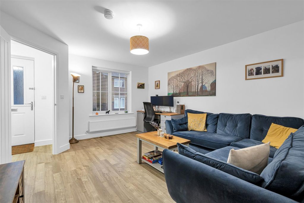 Property photo 3 of 15 Sitting Room