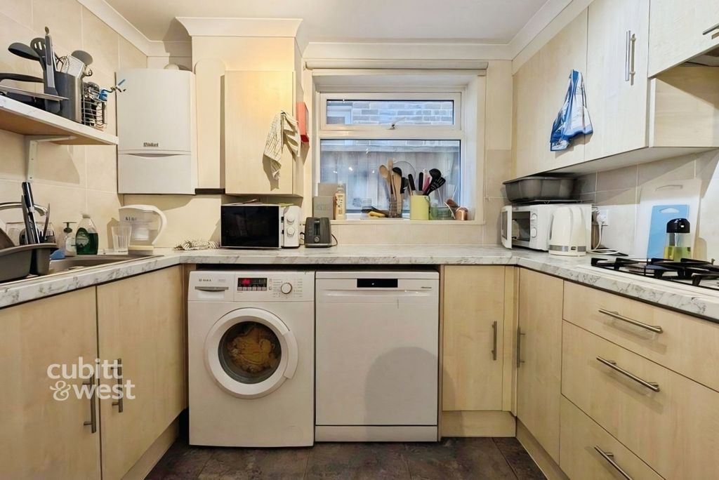 Property photo 2 of 12 0F0382E4-1