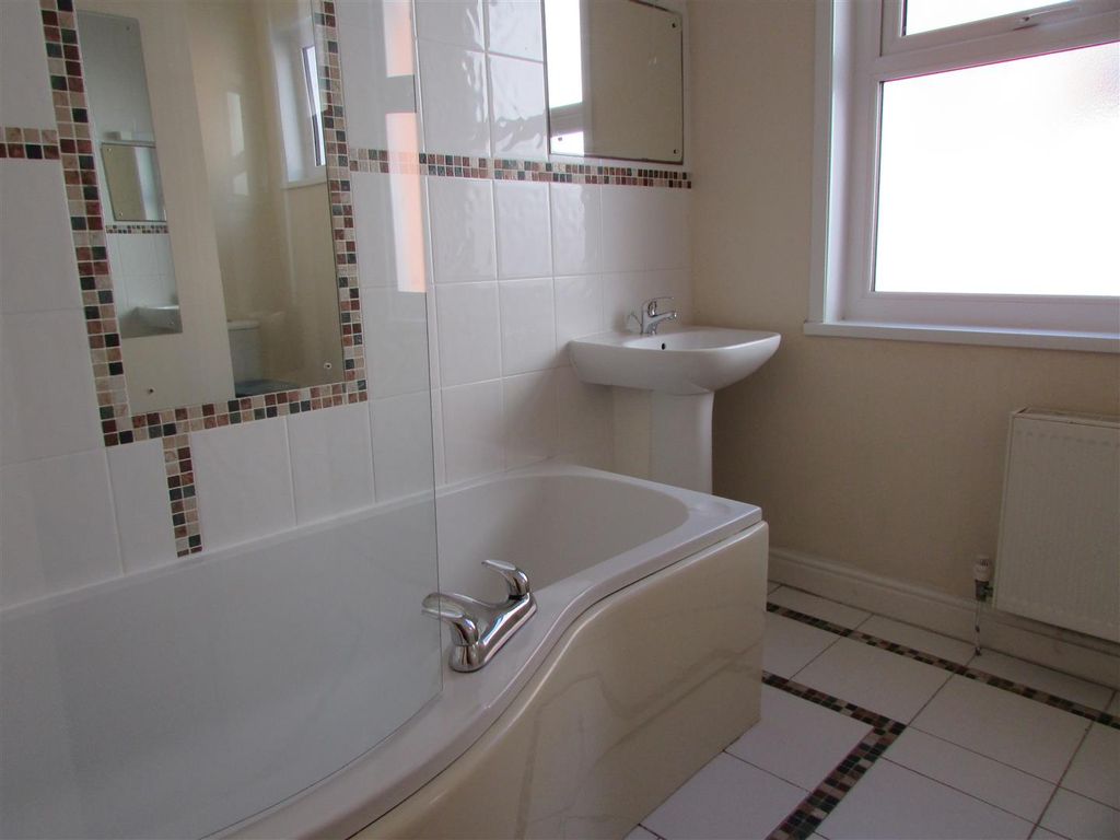 Property photo 3 of 11 Family Bathroom