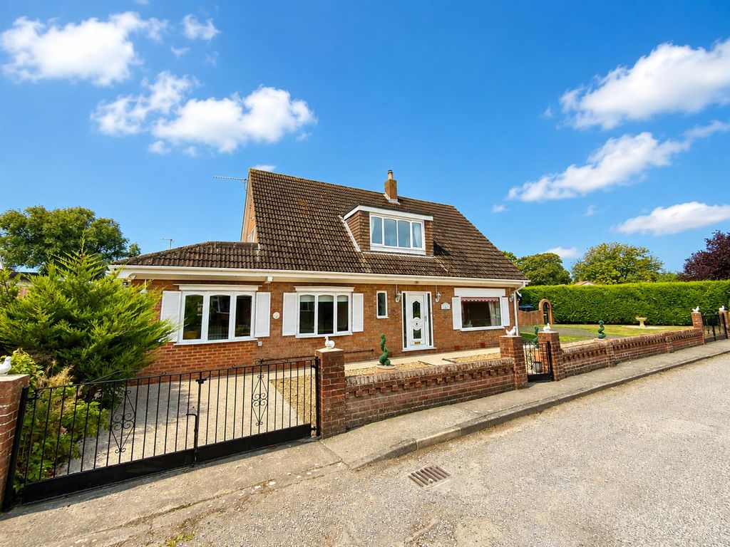 Property photo 1 of 14 Externally