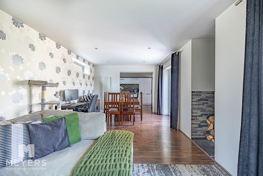 Property photo 2 of 23