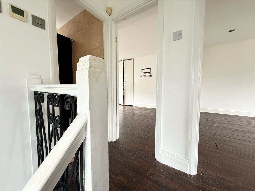 Property photo 3 of 10 Picture No. 04