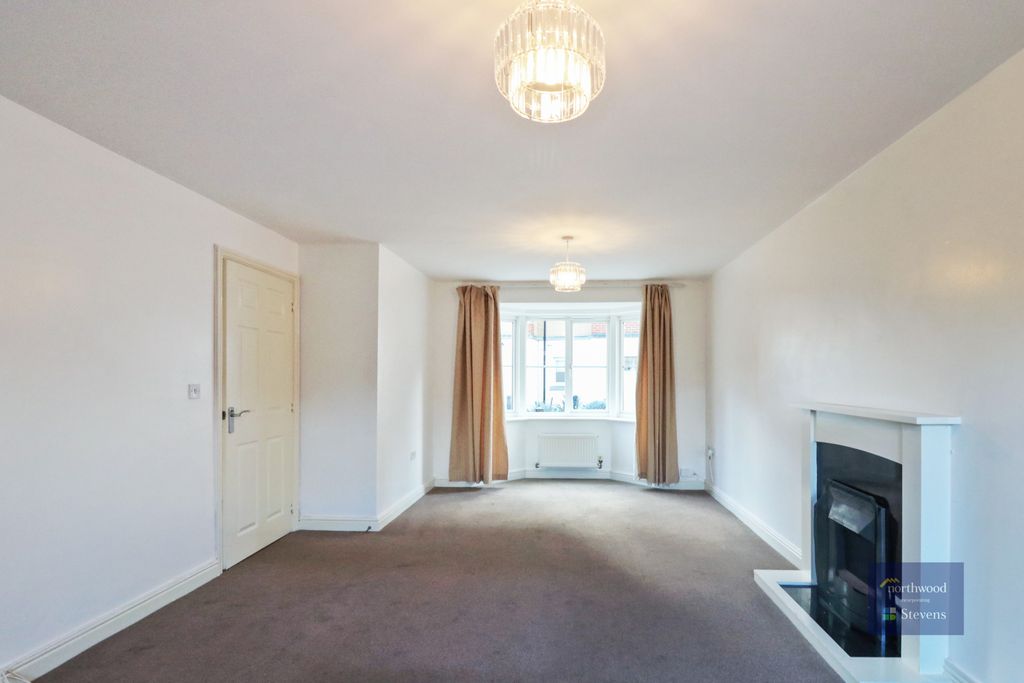 Property photo 2 of 27