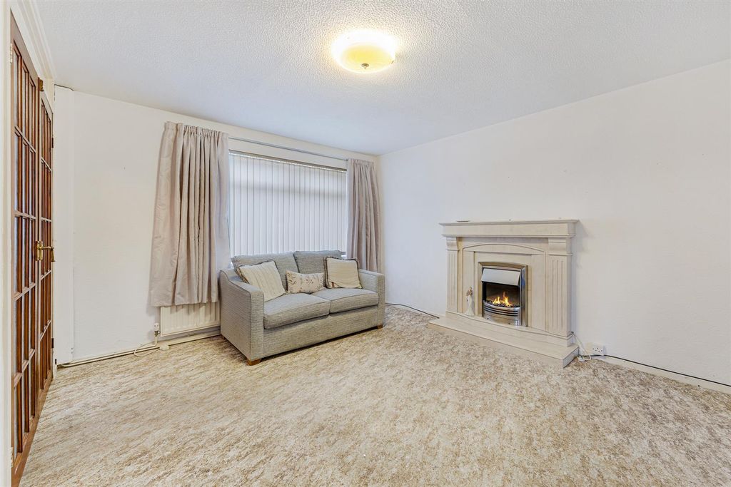 Property photo 2 of 17 11 John Lennon Drive (9 Of 33).Jpg