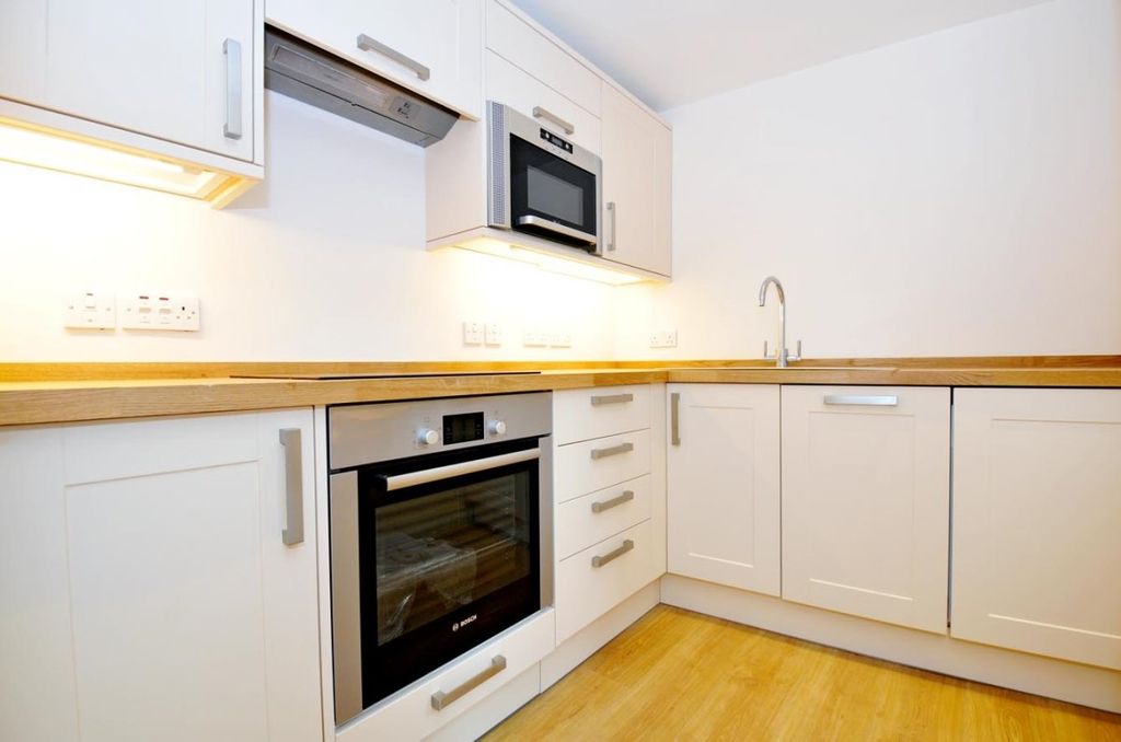 Property photo 2 of 6 Kitchen