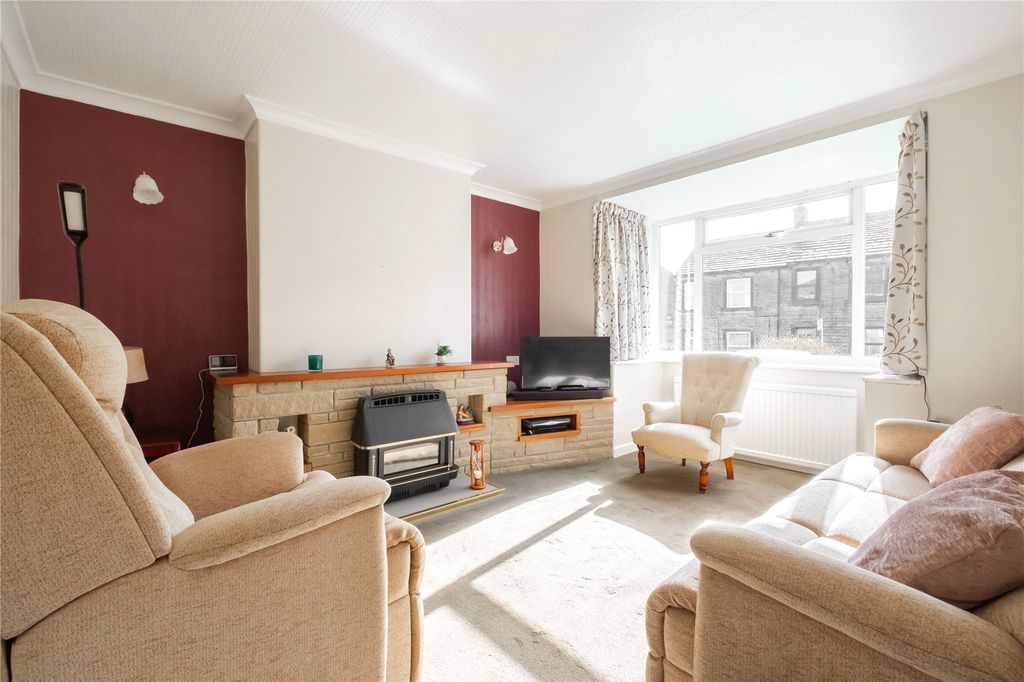 Property photo 2 of 17 Lounge